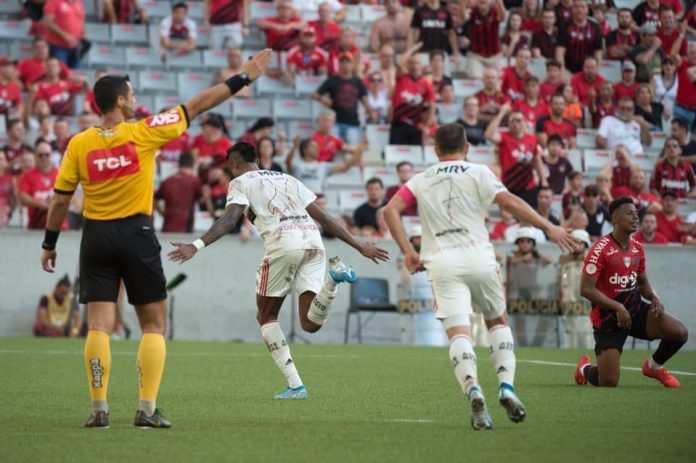 Bruno Henrique comemorando o segundo gol da partida. Foto: Alexandre Vidal
