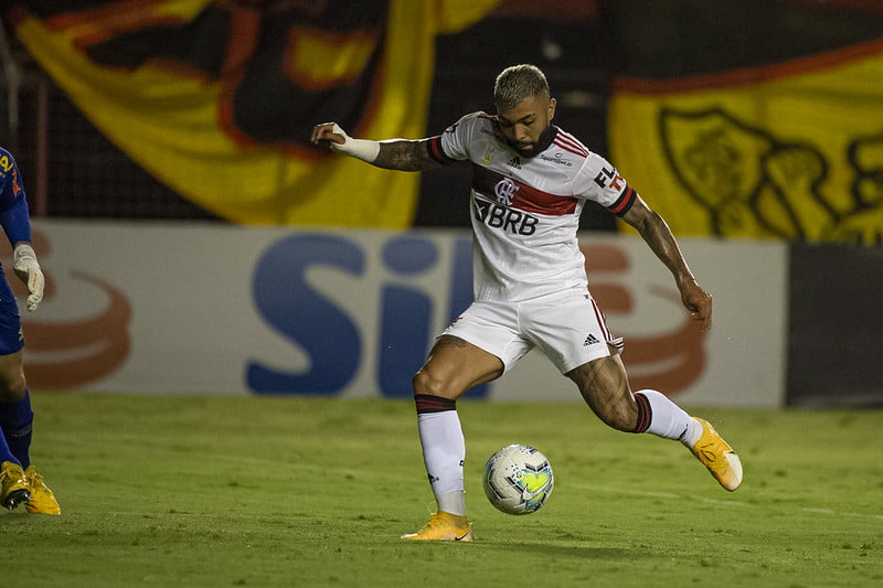 Camisa branca do Flamengo contra o Sport