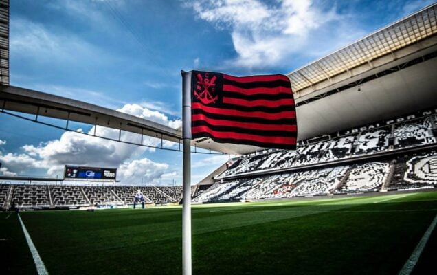 Gaviões da Fiel reclama de bandeira do Flamengo na Arena Corinthians