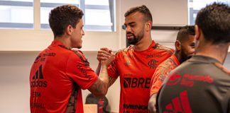 Fabrício Bruno conhece elenco do Flamengo