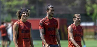 David Luiz, Gustavo Henrique e Filipe Luís durante treinamento. Foto: Marcelo Cortes