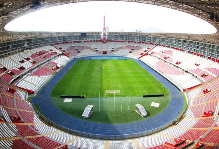 Estádio Nacional do Peru, em Lima, é o palco do confronto.